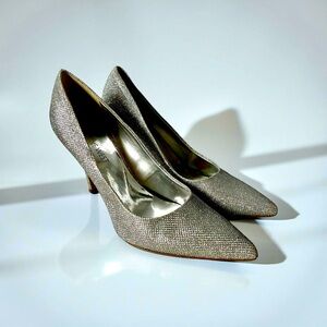 Nine West Silver Pumps!